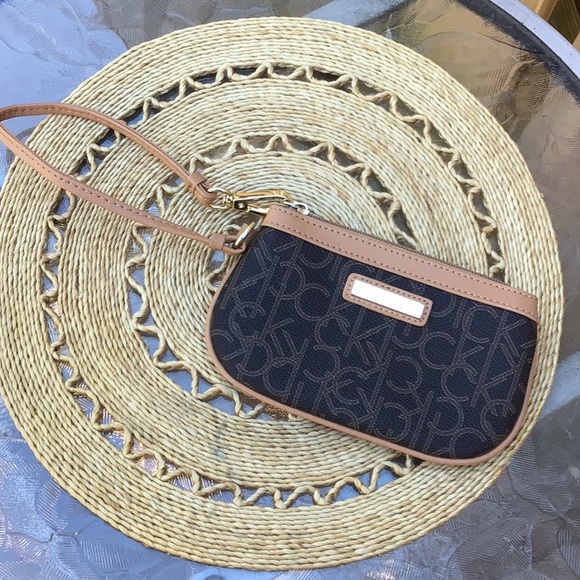 Sale! CK Wristlet & Three Bags Bundle! PLUS Free Gift!! - Picture 2 of 16